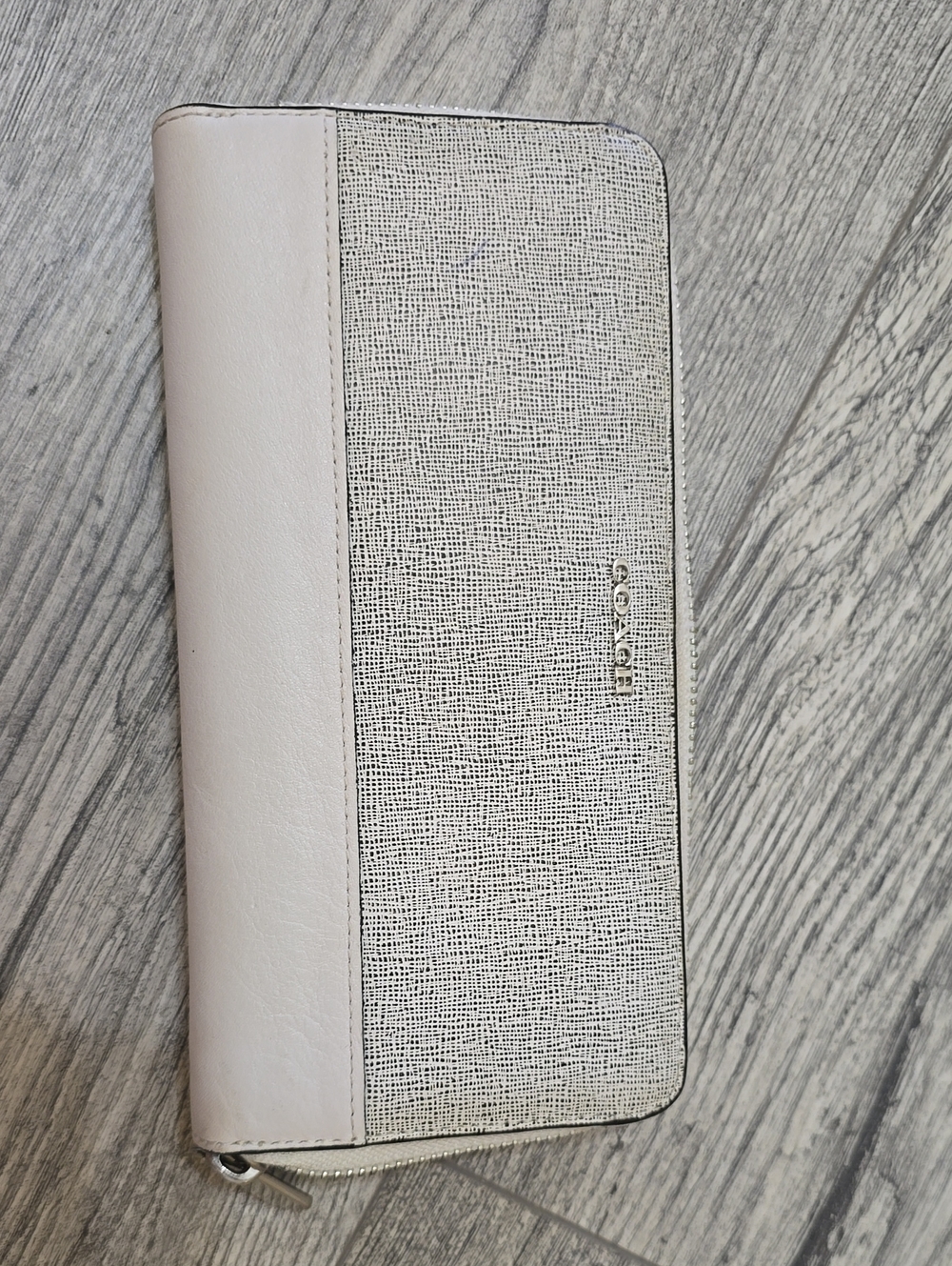 Coach Pebble Leather Multi Tone Zip Wallet - White, Camel And Black